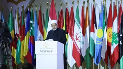 شيخ الأزهر يناقش قضية المرأة من ثلاث زوايا ويدعو إلى تيسير الزواج 