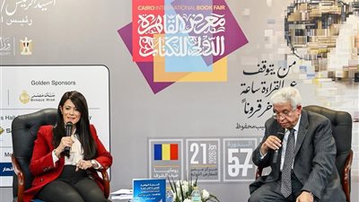 بين أروقة معرض الكتاب.. 