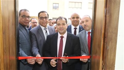 رئيس جامعة قنا يفتتح مركز صيانة الأجهزة الطبية والعلمية والإلكترونية