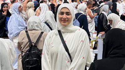 من أمام الكعبة.. دنيا صلاح عبدالله تؤدي مناسك العمرة وتدعو لجمهورها