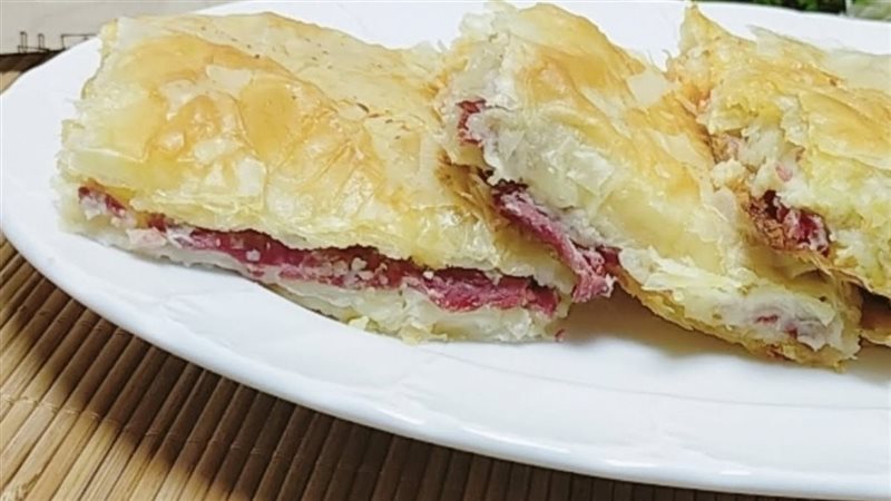 الجلاش بالجبنة والبسطرمة