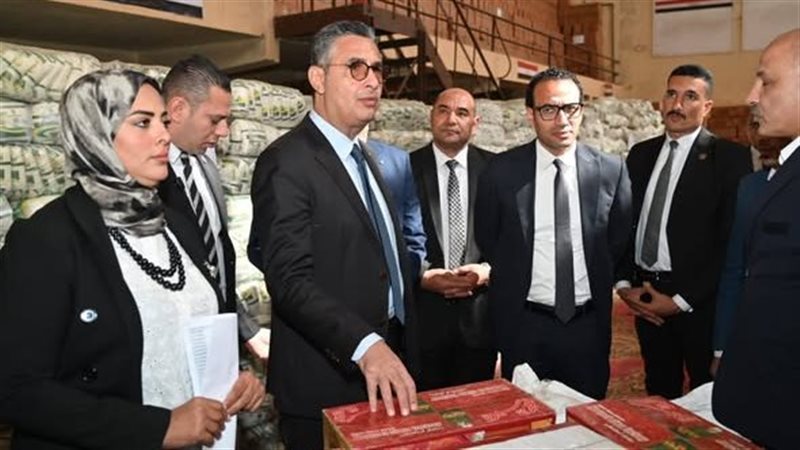 جانب من جولة وزير التموين