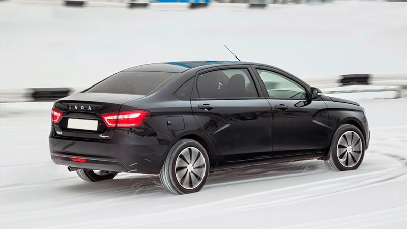  Lada Aura 