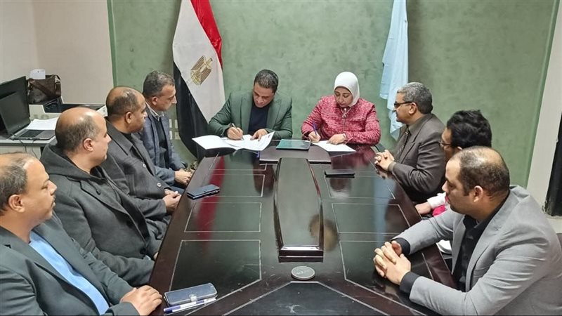 جانب من التوقيع