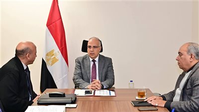 وزير الري يستعرض خطة تطوير مراكز التنبؤ بالفيضان لمواجهة السيول والأمطار الغزيرة