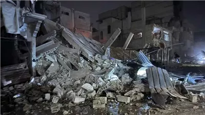 غارة إسرائيلية تستهدف محيط مسجد بلال بن رباح غرب خان يونس وتوقع إصابات