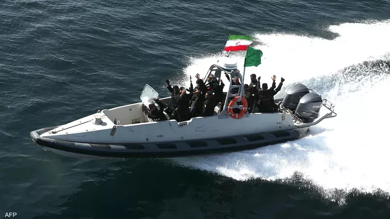 زورق تابع للبحرية الإيرانية_أرشيف