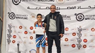 محافظ أسيوط يهنئ اللاعب كريم وليد لفوزه بذهبية بطولة الجمهورية للمصارعة للبراعم
