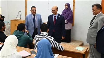 رئيس جامعة أسيوط يتابع انتظام العملية التعليمية مع بدء الفصل الدراسي الثاني