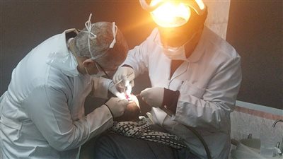 فريق طبي ينجح في استئصال كيس دهني بالفك العلوي لطفل في سوهاج