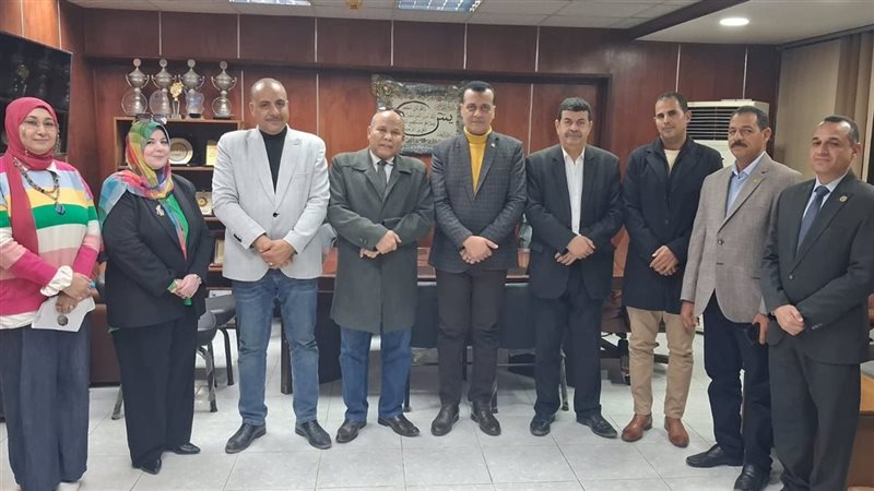 جانب من استقبال وكيل التربية والتعليم للدفعة