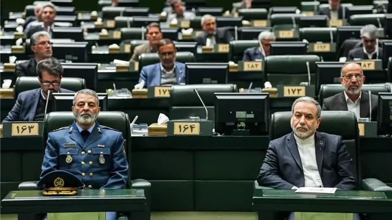  حضور وزير الخارجية عباس عراقجي ورئيس الأركان عبد الرحيم موس