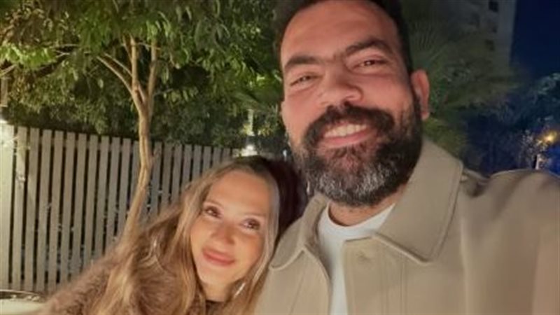 خالد عليش وزوجته