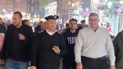 حملة مكثفة لتأكيد الانضباط والتزام المحال بعدم التعدى على حرم شارع العريش 