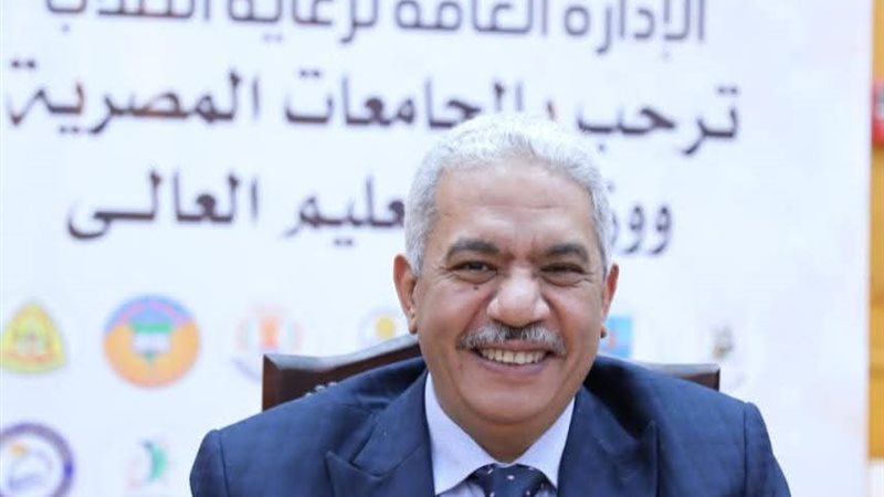 الدكتور محمود صديق 