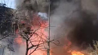 دون اصابات...إخماد حريق مخلفات اعلي سطح عقار بمنطقة امبابة