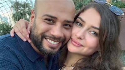 «لحد آخر نفس فيا».. رسالة من حاتم صلاح لزوجته في عيد ميلادها