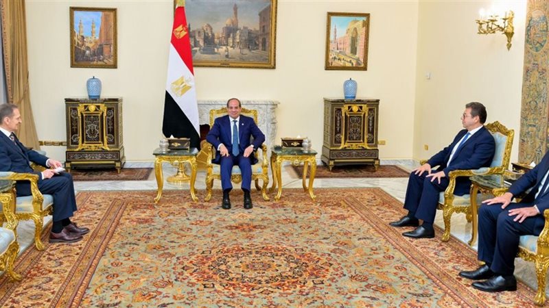السيسي يستقبل رئيس المخابرات الروسية 