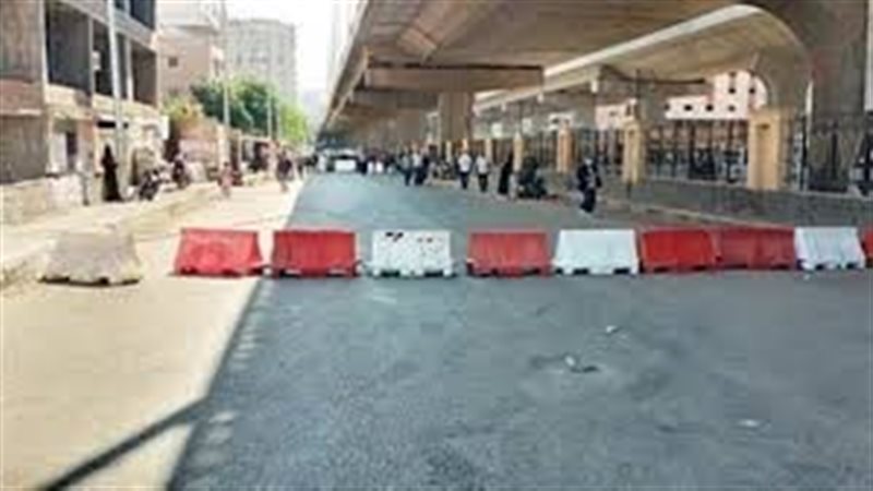 غلق كلي بشارع غرب وحدة تراخيص القوات المسلحة