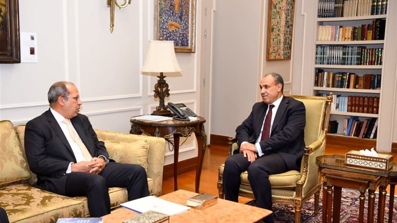 وزير الخارجية ورئيس الجامعة البريطانية 