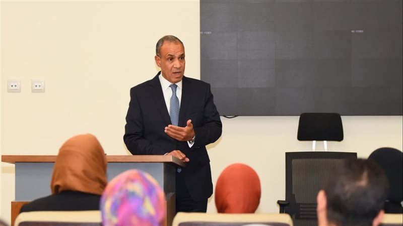  الدكتور بدر عبد العاطي
