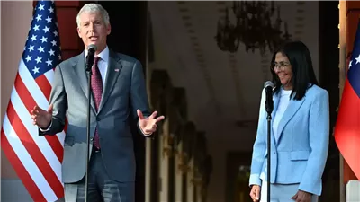 ترامب يرفع الحظر النفطي عن فنزويلا ويدعو لتعزيز التعاون الاقتصادي
