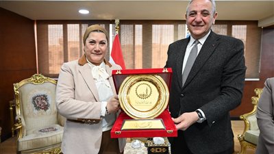 محافظ الغربية يبحث مع «القومي للطفولة» دعم الأطفال ويفتتح معرض ملابس بطنطا