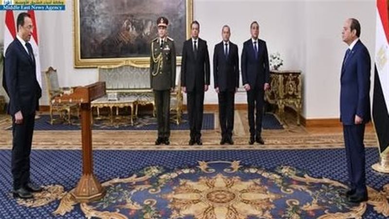 وزير الاتصالات يؤدي اليمين امام الرئيس السيسي