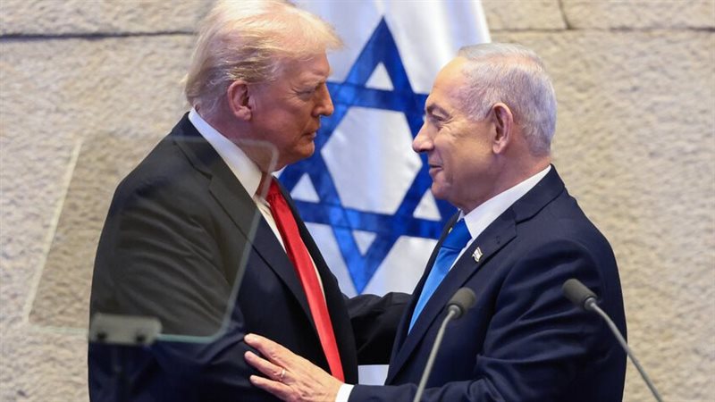 الرئيس الأمريكي ورئيس وزراء الاحتلال 