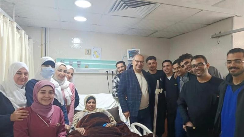 طاقم الأطباء المشرف علي الحالة