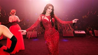الفنانة هيفاء وهبي تشعل بيروت في عيد الحب بحفل كامل العدد 