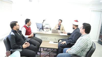وحدة المتابعة الإلكترونيَّة بـالبحوث الإسلاميَّة تعقد اجتماعًا لبحث تطوير منظومة التحليل الرَّقْمي
