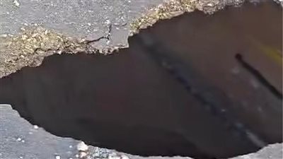 هبوط أرضي أسفل كوبري المنهل بشارع مصطفى النحاس في مدينة نصر