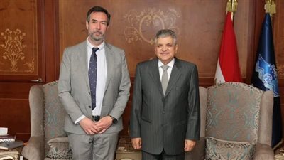 الفريق أسامة ربيع: قناة السويس تواصل التطوير رغم تحديات البحر الأحمر