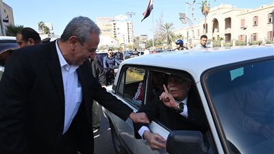 محافظ الغربية يتابع حركة المواصلات بطنطا خلال الذروة.. ويوجه بحلول فورية للزحام