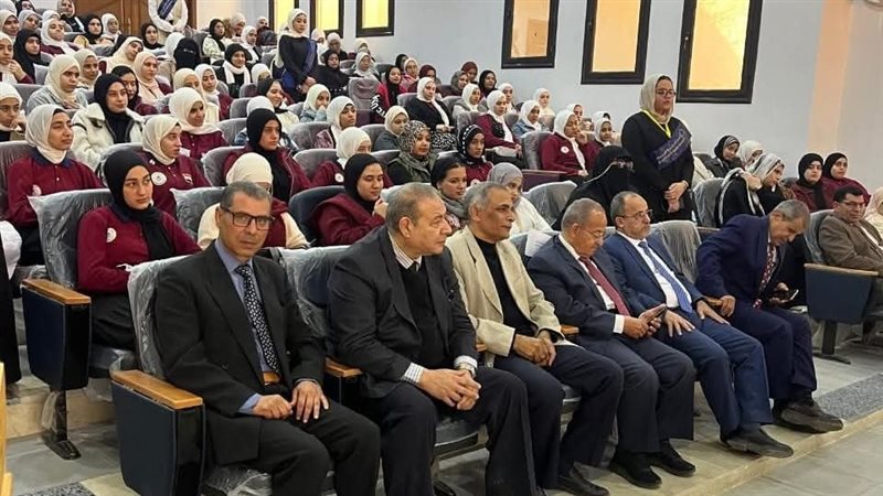 جانب من الندوة 