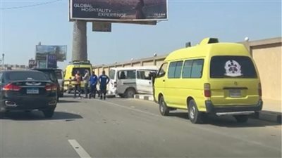 رفع آثار تصادم سيارتين ميكروباص بمدينة نصر ونقل مصاب للمستشفى