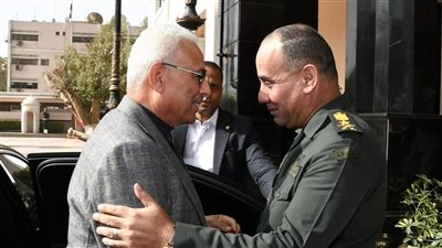 القوات المسلحة تجرى مراسم تسليم وتسلم القيادة فى تقليد عسكرى أصيل