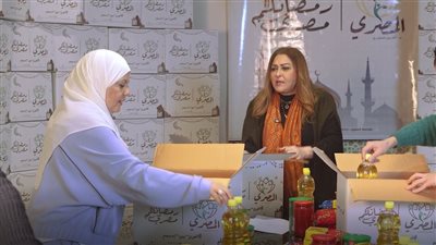 نهال عنبر ورانيا فريد شوقي وندى بسيوني يساهمون في توصيل كراتين رمضان 
