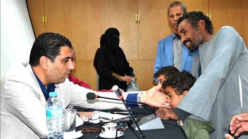 فحص شكاوى وطلبات أهالي الأقصر 