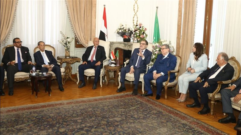 رئيس الوفد يلتقي عدد من الأحزاب