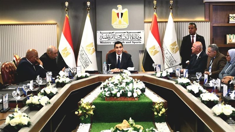 جوهر نبيل يشهد مراسم اجراء قرعة برنامج عباقرة أصحاب