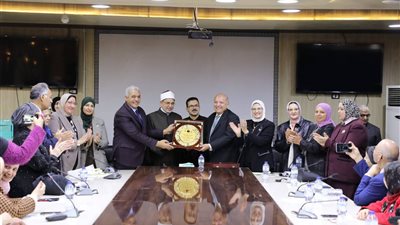 طب الأزهر يكرِّم الدكتور محمد الوحش وكيل مجلس النواب