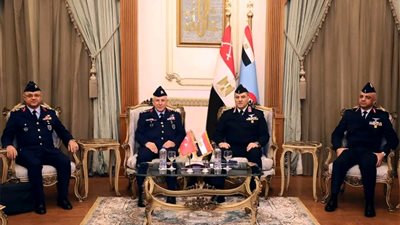 قائد القوات الجوية يلتقى نظيره التركي لمناقشة ملفات مشتركة