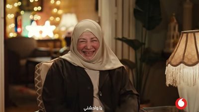 عبلة كامل تعود بقوة بعد 8 سنوات وتخطف الأنظار بإعلان رمضاني يحطم الأرقام القياسية