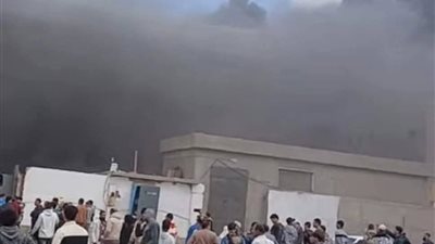 جهود للسيطرة على حريق داخل مصنع ملابس  بالمنطقة الصناعية بمدينة أكتوبر 