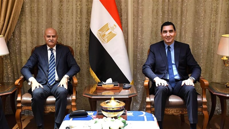 جوهر نبيل واعضاء مجلس الاسماعيلي
