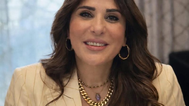 وزيرة الإسكان 