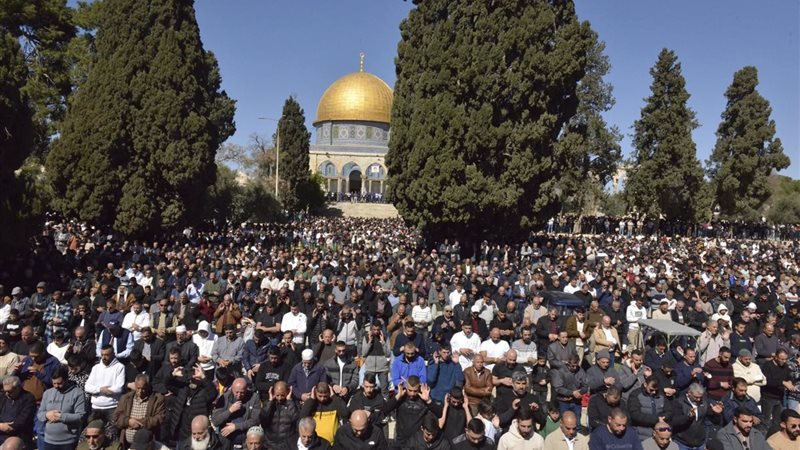 الصلاة في الأقصى 