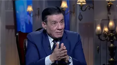 «قفلت المكالمة في وش الزعيم».. مدحت شلبي يروي أغرب اتصال من عادل إمام